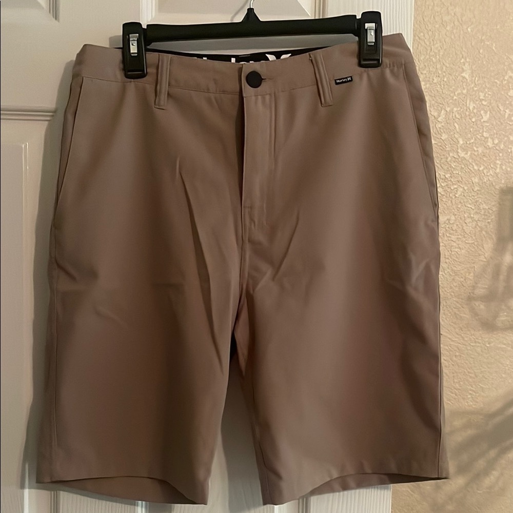 Hurley Men's tan Flat Front Shorts